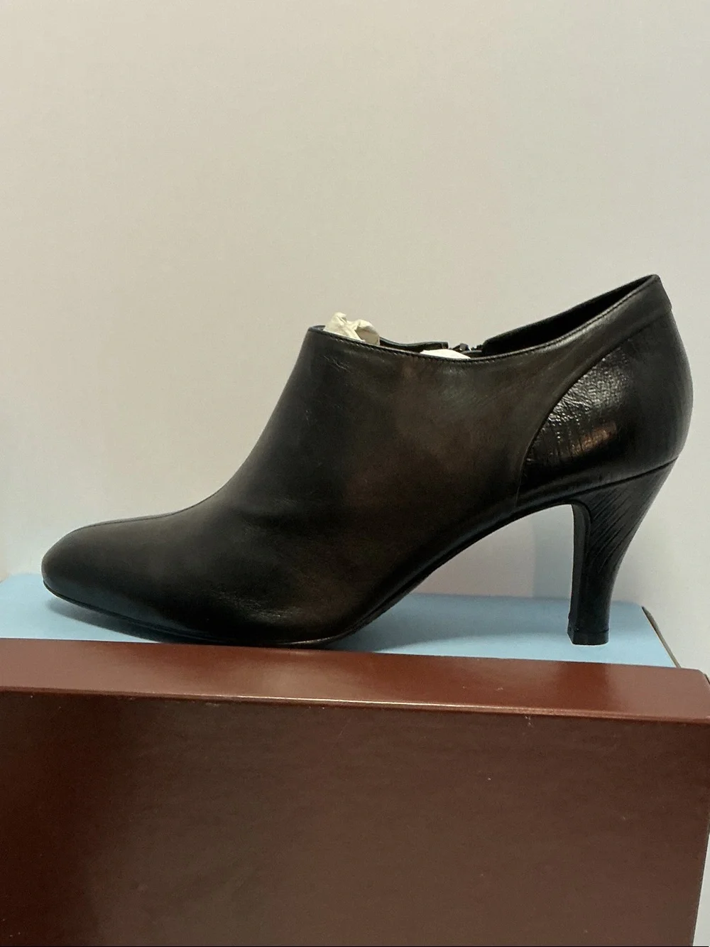 ANTONIO MELANI sleek black
